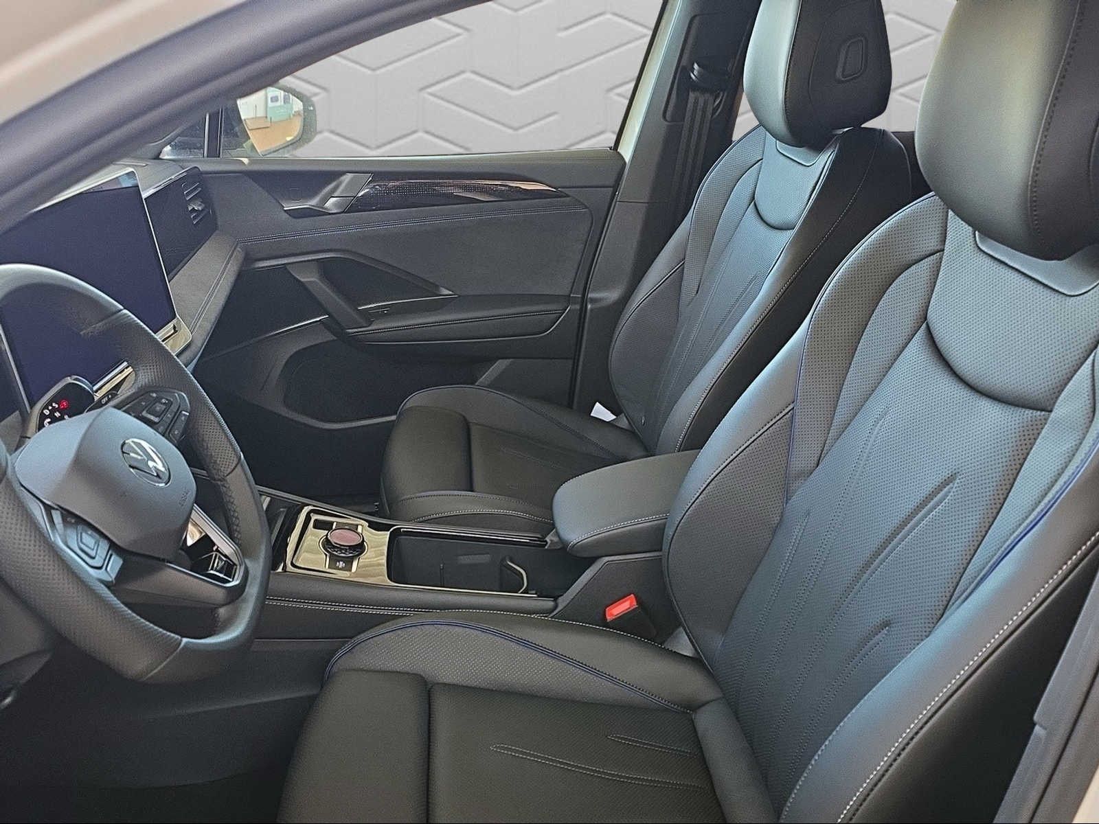 Volkswagen Tiguan TDI R-Line AHK 20Z Area Black Leder Pano