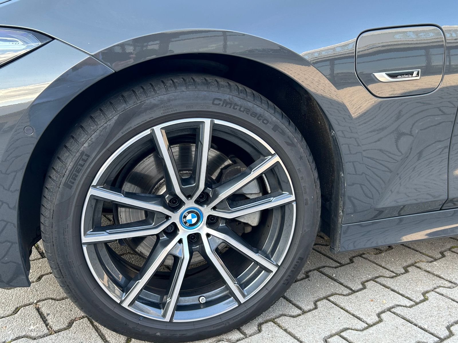 BMW 330 e xDrive,AHK,Leder,el. Sitz,Head Up,Glasdach