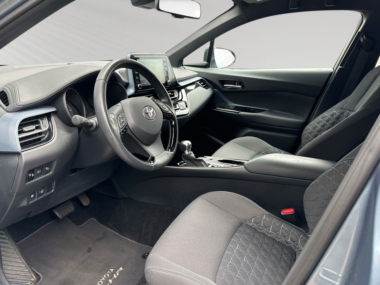Toyota C-HR Hybrid - Samsaru's Car Outlet