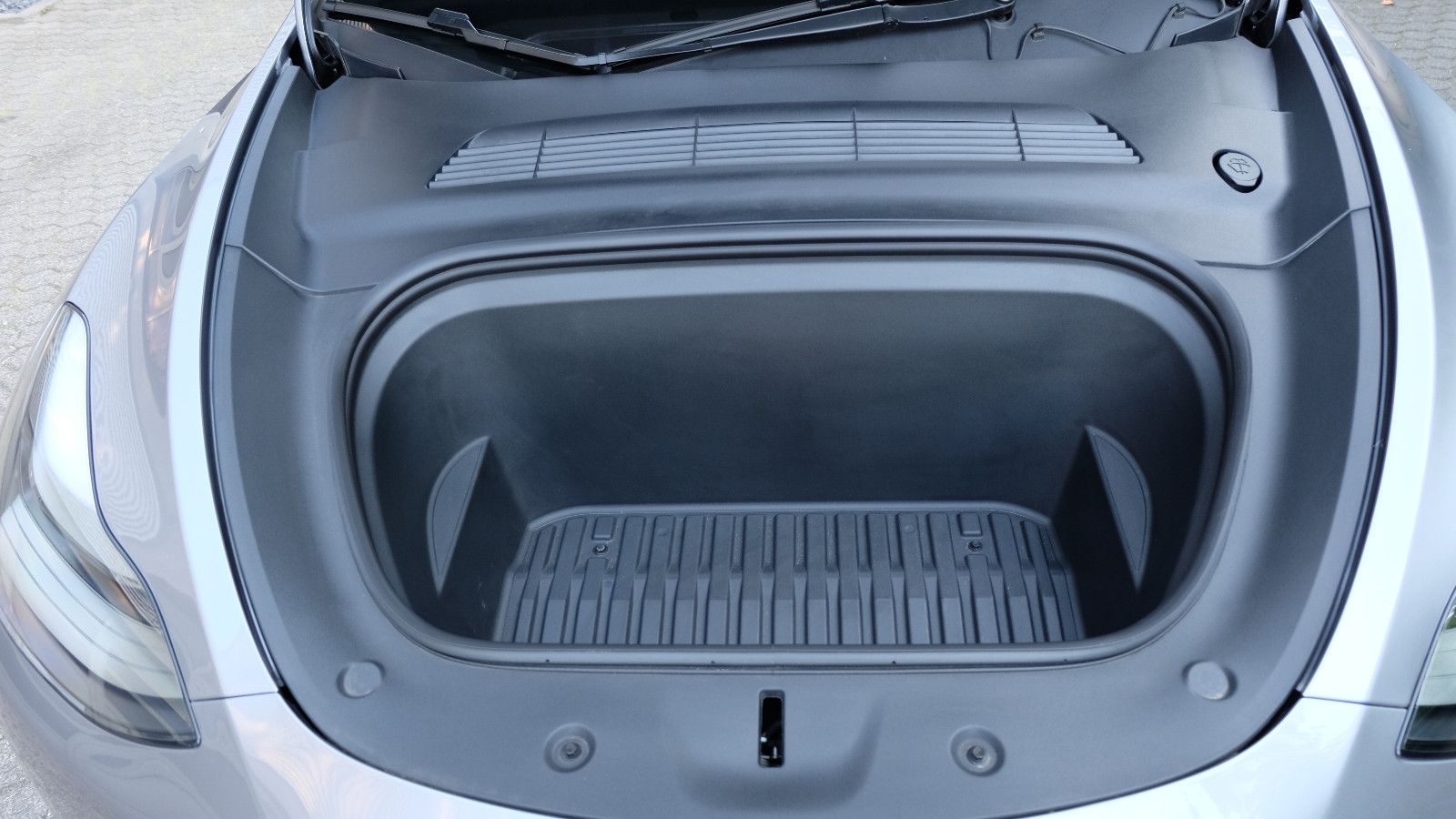 Tesla Model Y Long Range Dual AWD
