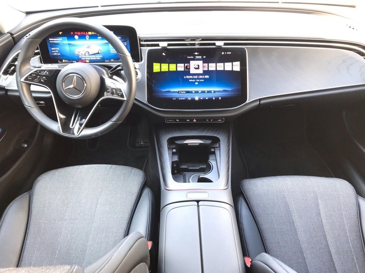 Mercedes-Benz E 200 - Samsaru's Car Outlet