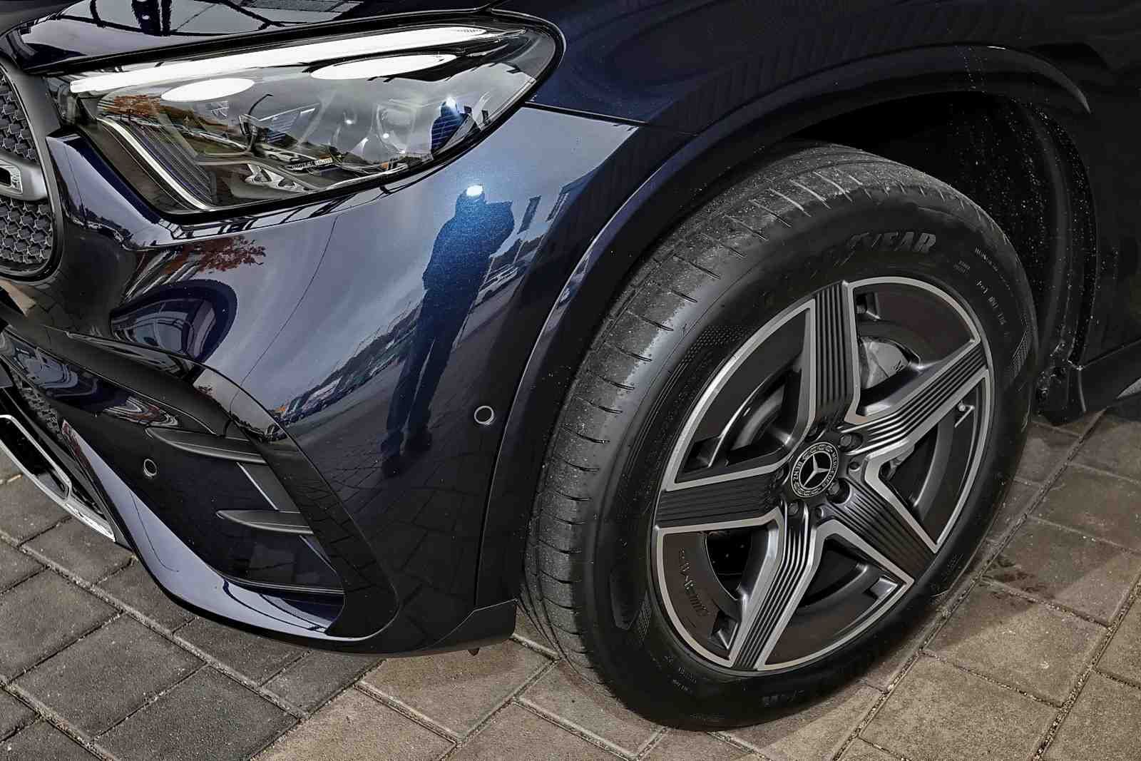 Mercedes-Benz GLC 400 e 4M AMG AHK+PANORAMA+360°+DISTRONIC+19"