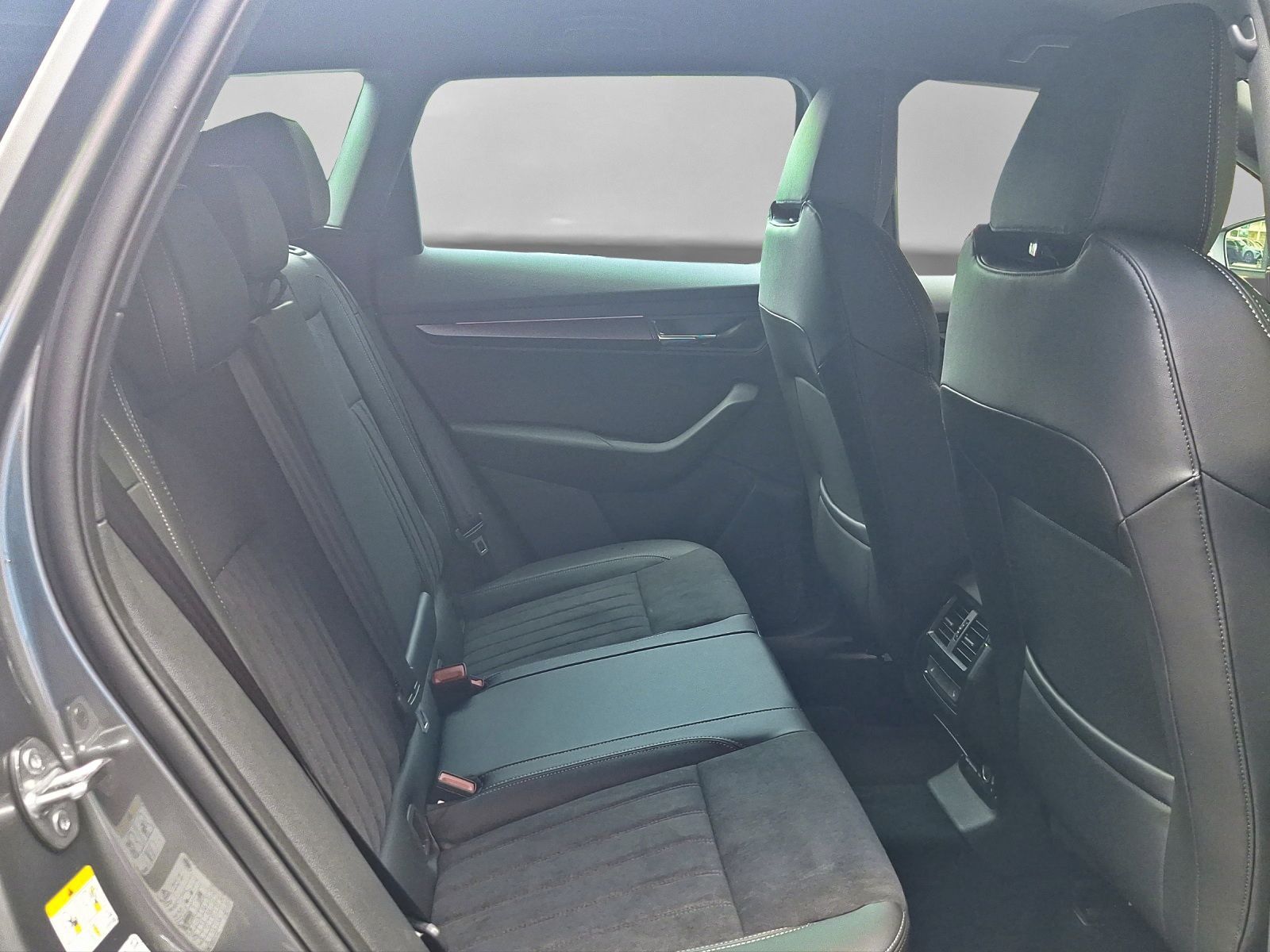 Skoda Karoq 2.0 TSI DSG 4x4 SPORTLINE LM19 LEDER MATRI