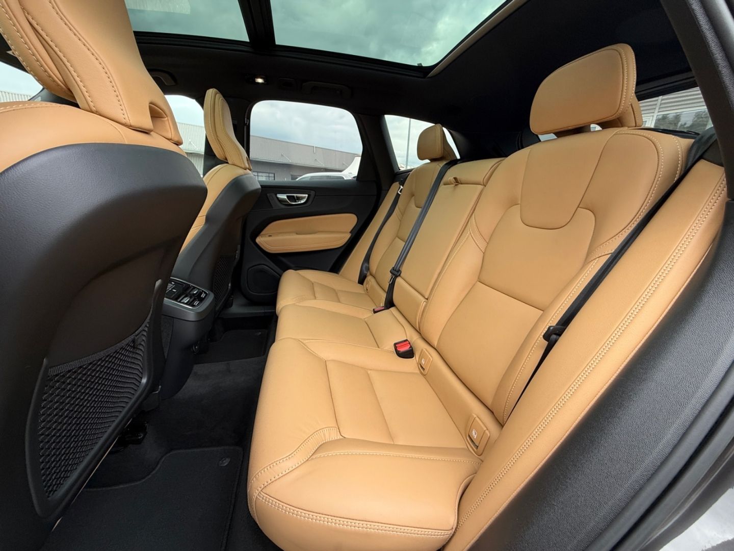 Volvo XC60 B5 Ultimate Dark AWD HUD  StandHZG H&K Luft