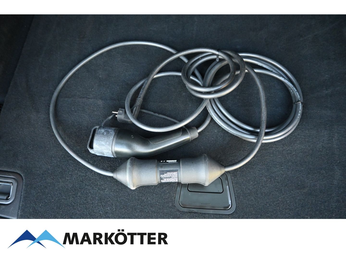 Volvo XC60 T8 Recharge Plus AWD - Samsaru's Car Outlet