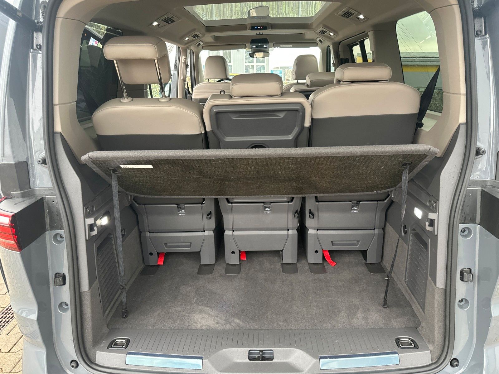 Volkswagen T7 Multivan - Samsaru's Car Outlet