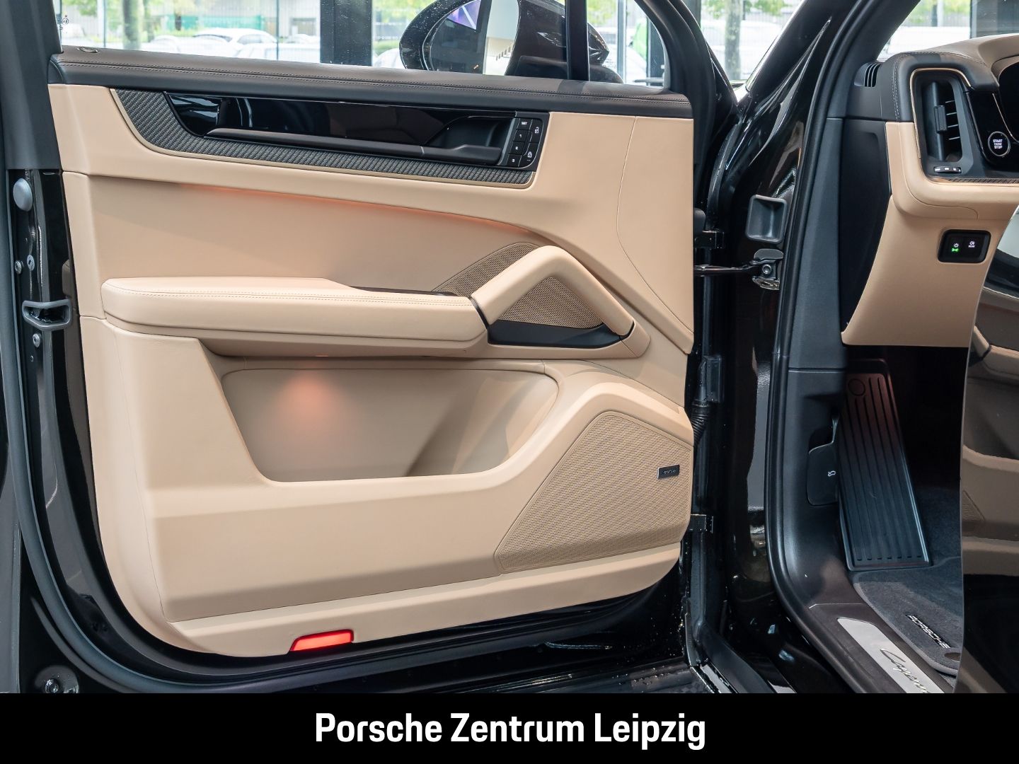 Porsche Cayenne E-Hybrid Dunkelolive Massage Sportabgas