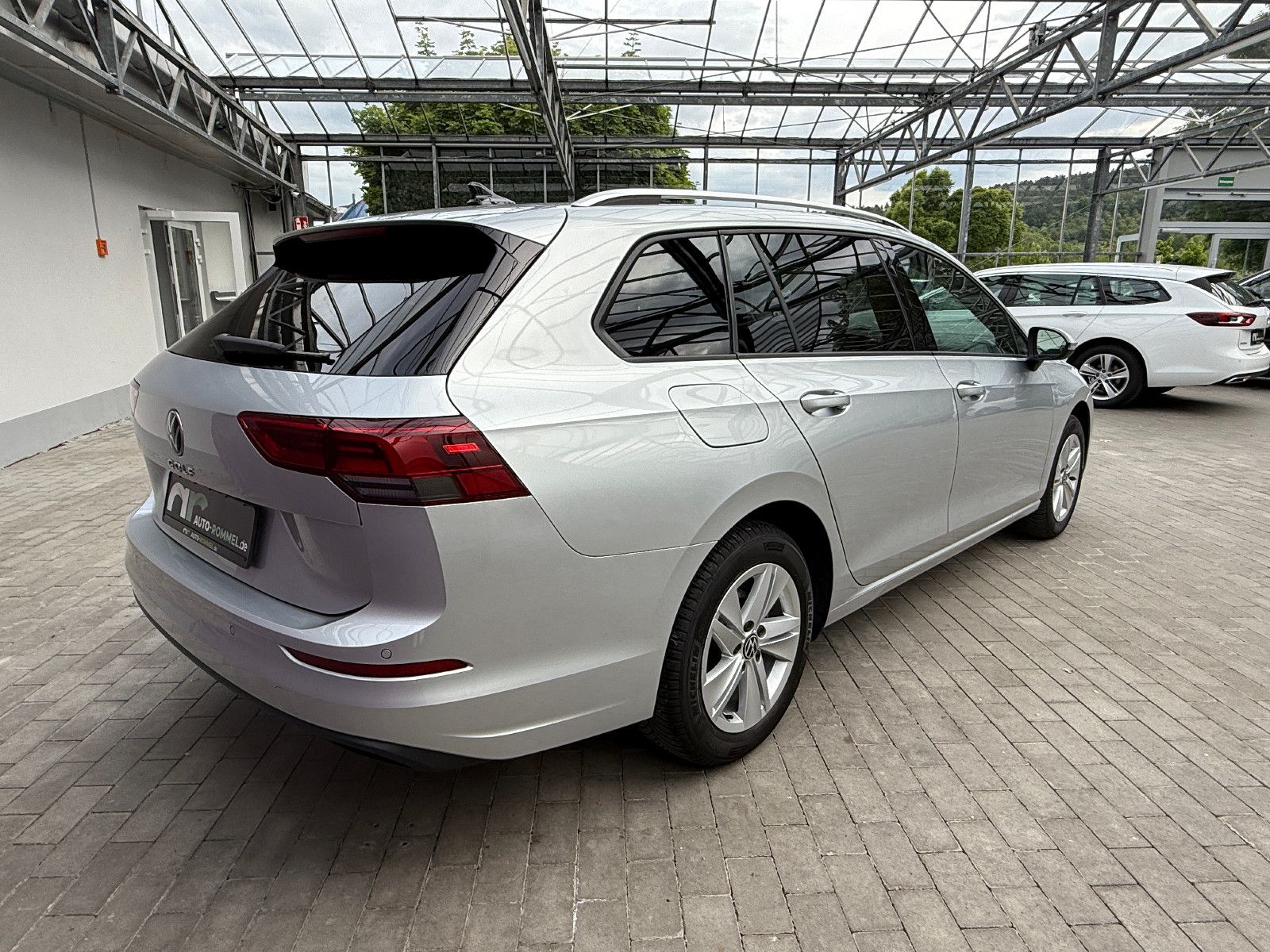Volkswagen Golf VIII Var. TDI DSG Life - Samsaru's Car Outlet