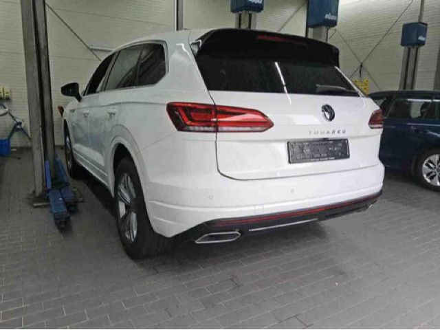 Volkswagen Touareg 3.0 V6 TDI R-Line 4Motion - Samsaru's Car Outlet
