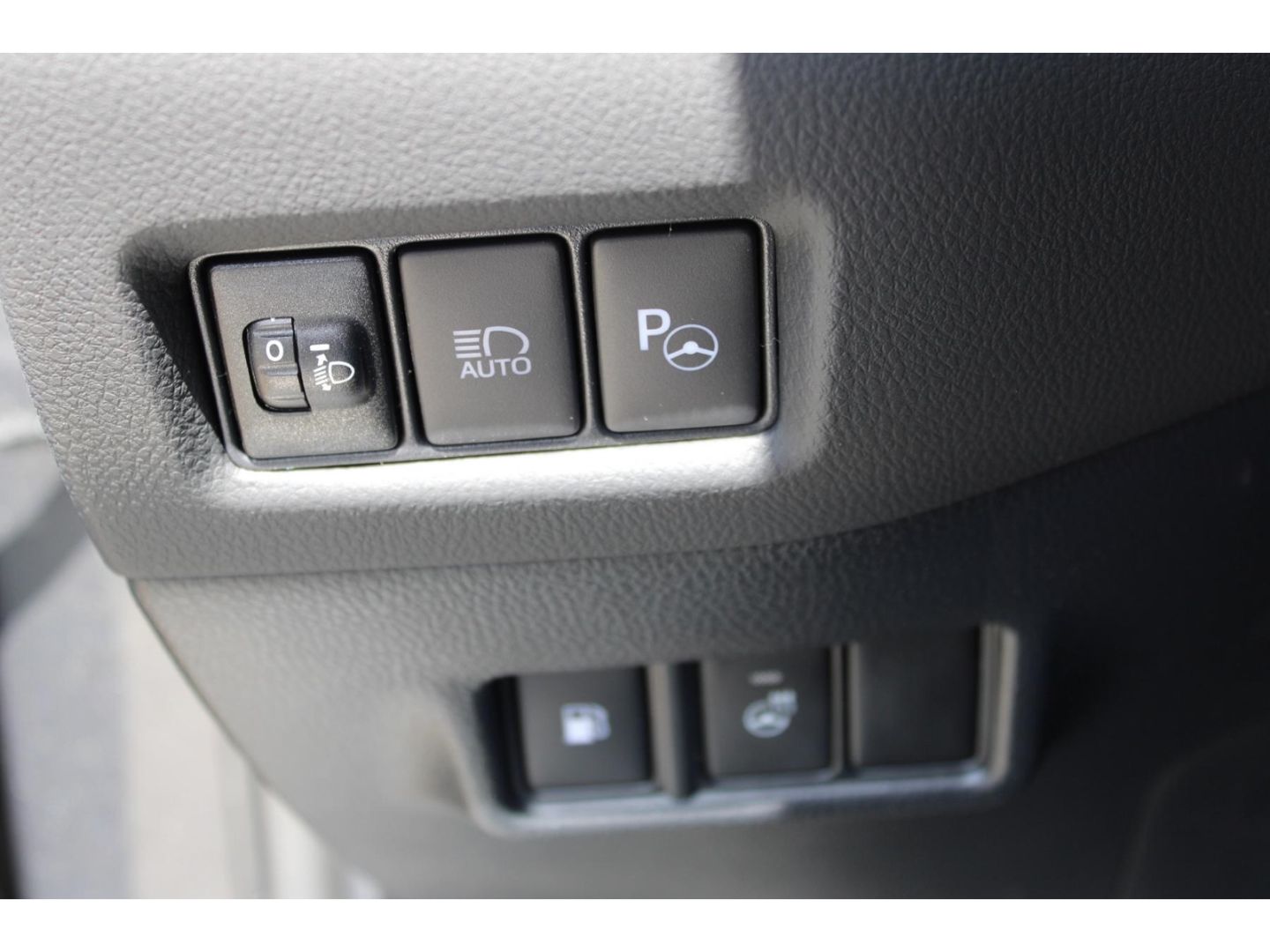 Toyota C-HR Hybrid - Samsaru's Car Outlet
