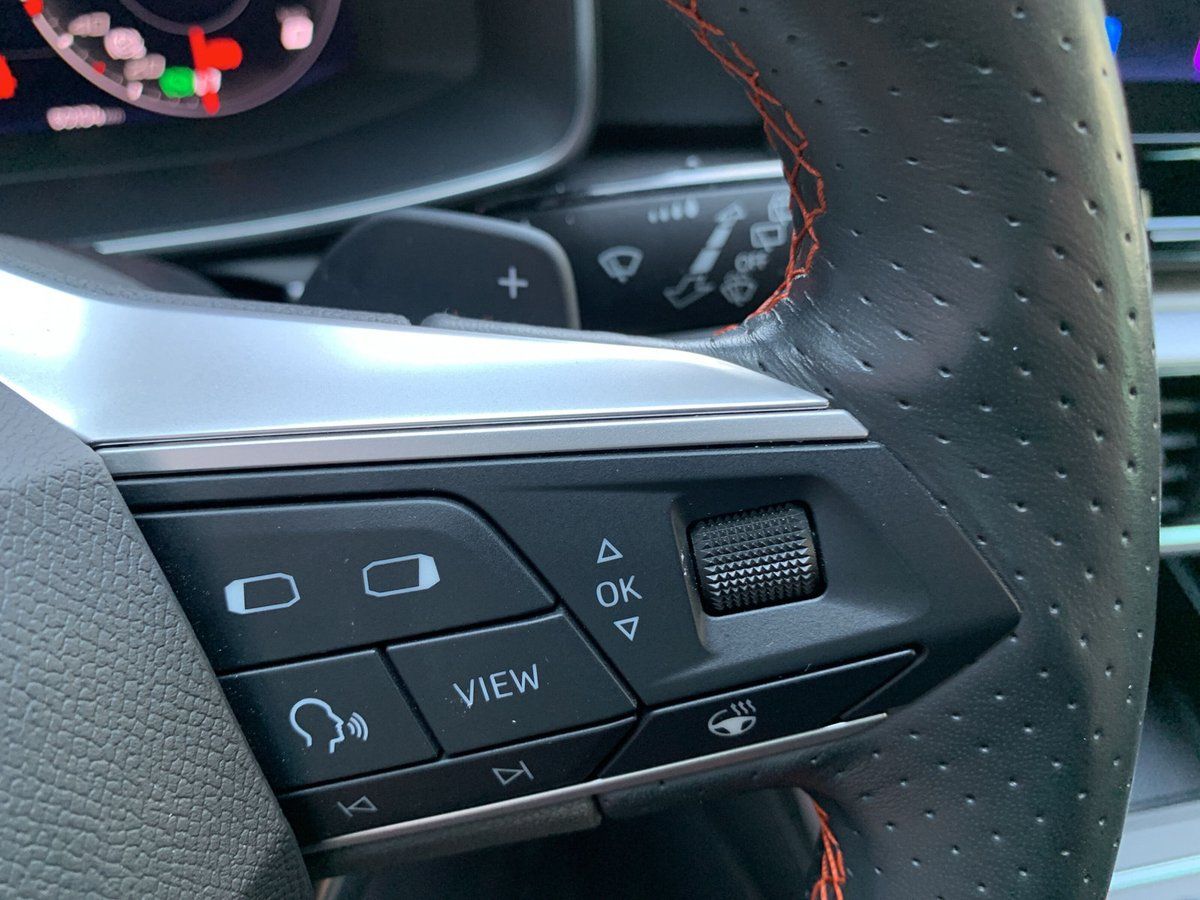 Seat Leon SPORTSTOURER FR 1.5 eTSI LED+KAMERA+AHK+SHZ