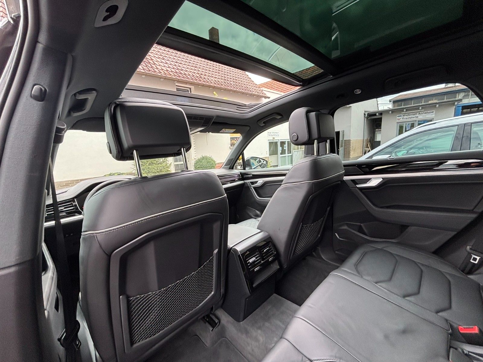 Volkswagen Touareg Elegance 4M - Samsaru's Car Outlet