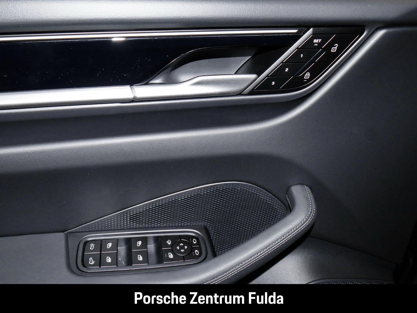 Porsche Macan 4 - Samsaru's Car Outlet