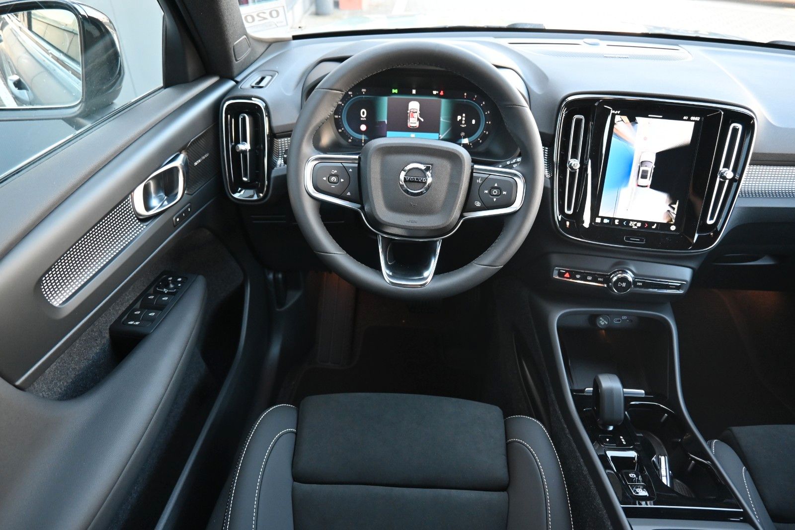 Volvo XC40 B4 DKG Plus Dark*FSHZG*360°*ACC*AHK