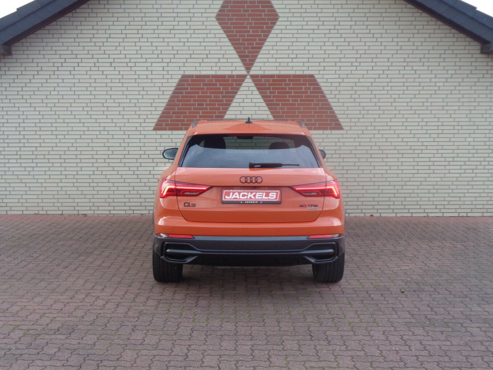 Audi Q3 40 TFSI quattro S-line - Samsaru's Car Outlet