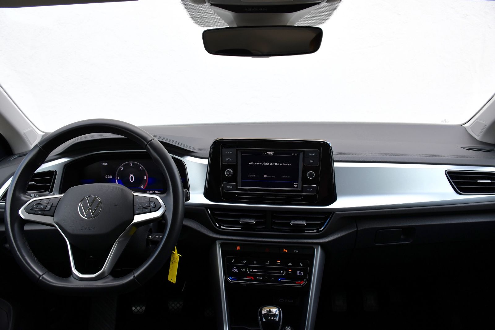 Volkswagen T-Roc Life - Samsaru's Car Outlet