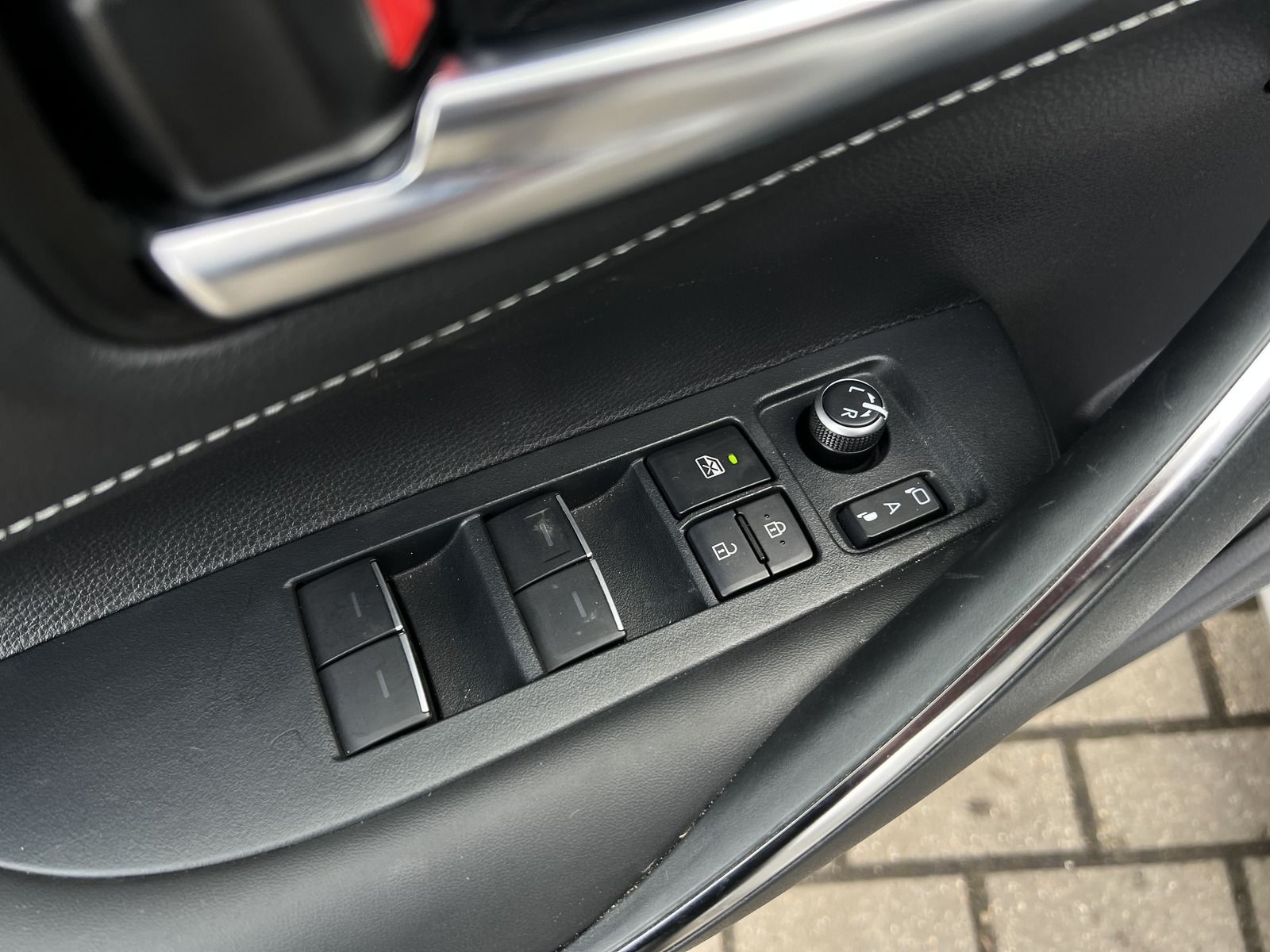 Toyota Corolla Touring Hybrid - Samsaru's Car Outlet