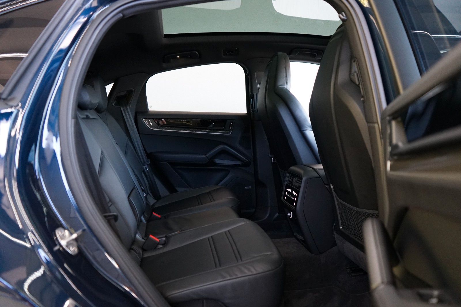 Porsche Cayenne Coupe E-Hybrid/P-Display/NightVision/18W