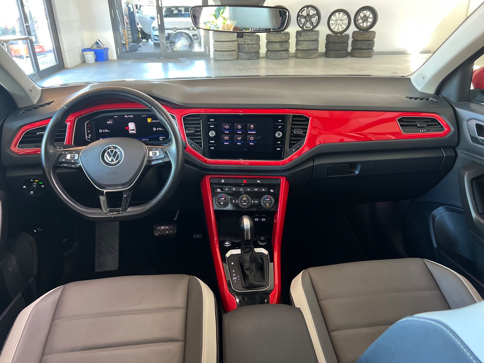 Volkswagen T-Roc 1.5 TSI Style - Samsaru's Car Outlet