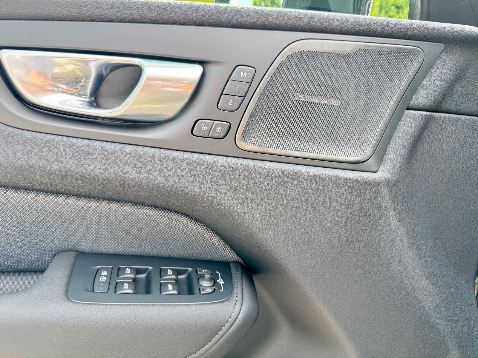 Volvo XC60 B5 B AWD PLUS BLACK EDITION - AHK -