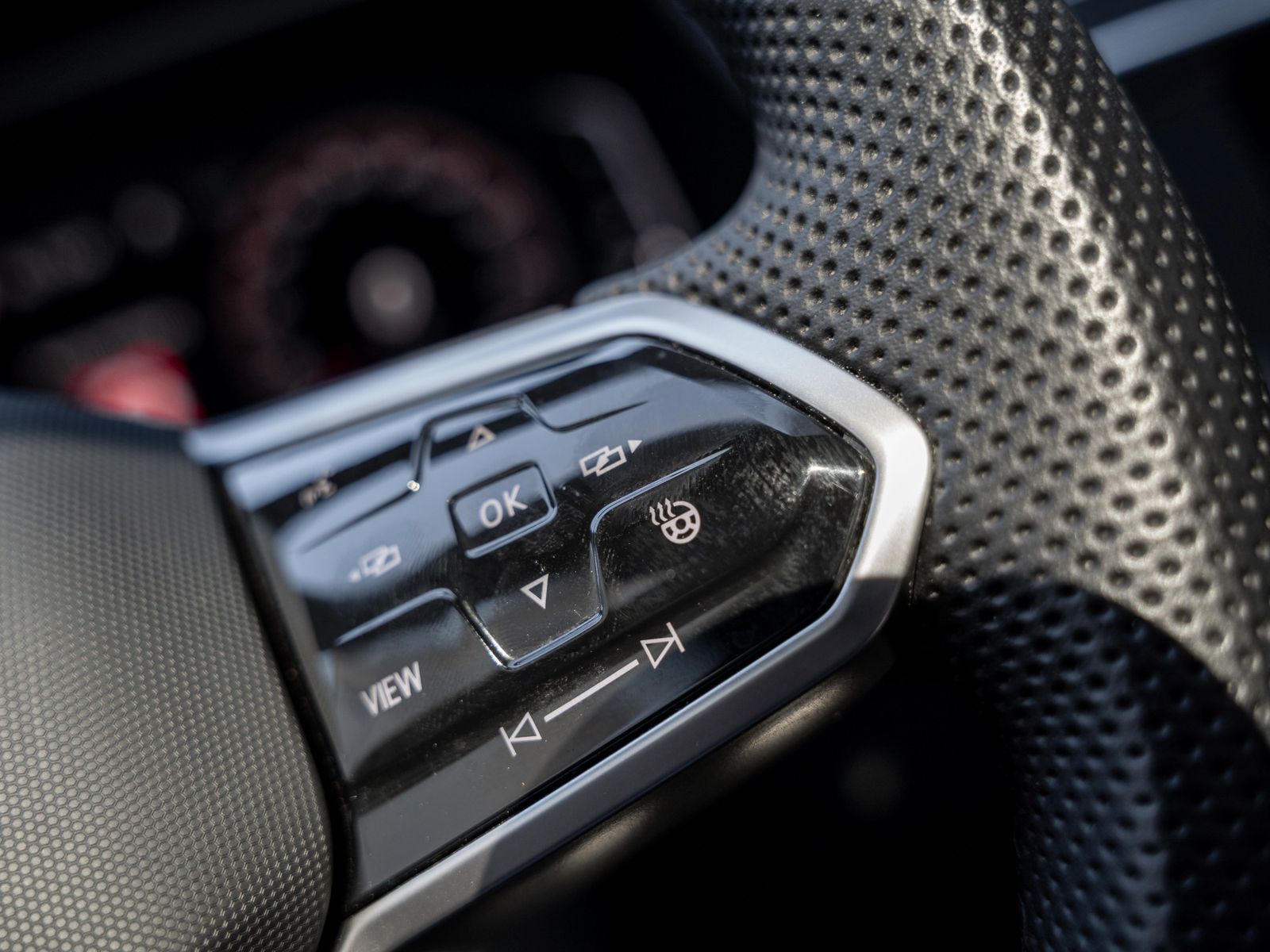 Volkswagen Tiguan R-Line 2.0 TSI - Samsaru's Car Outlet