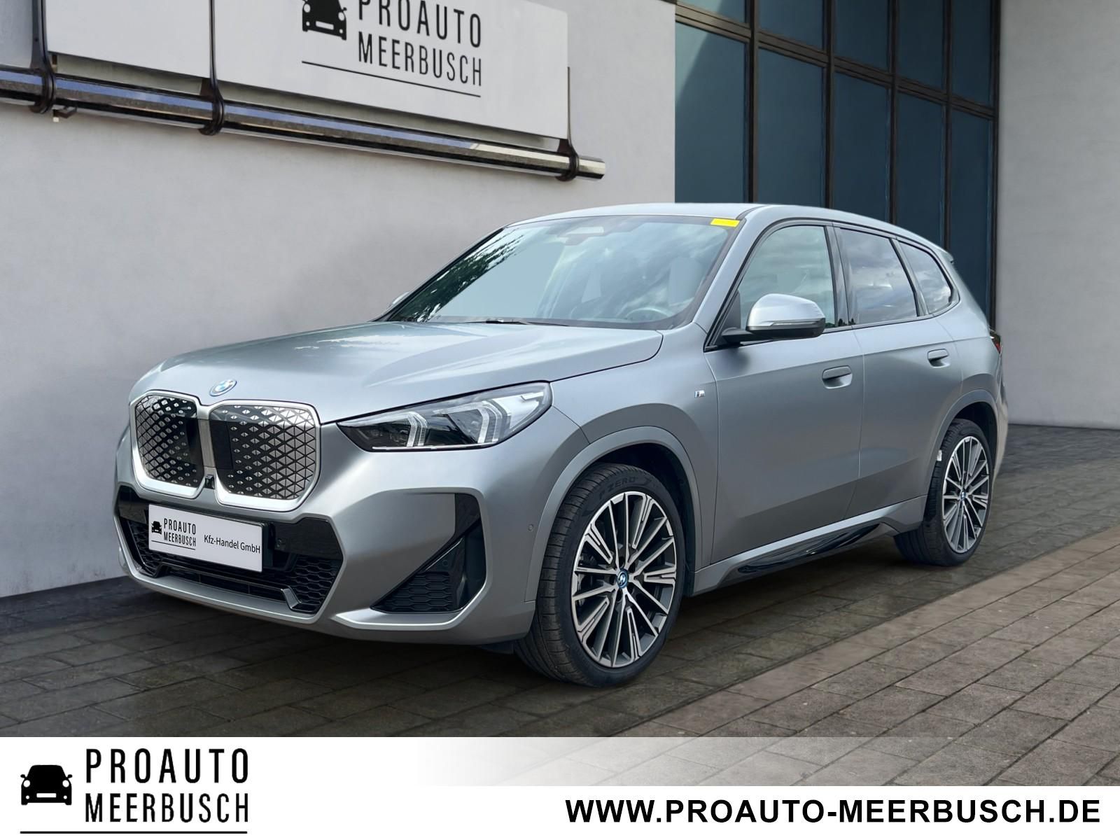 BMW iX1 30 xDrive M Sport MASSAGE/AHK/MMRY/PANO/HUD