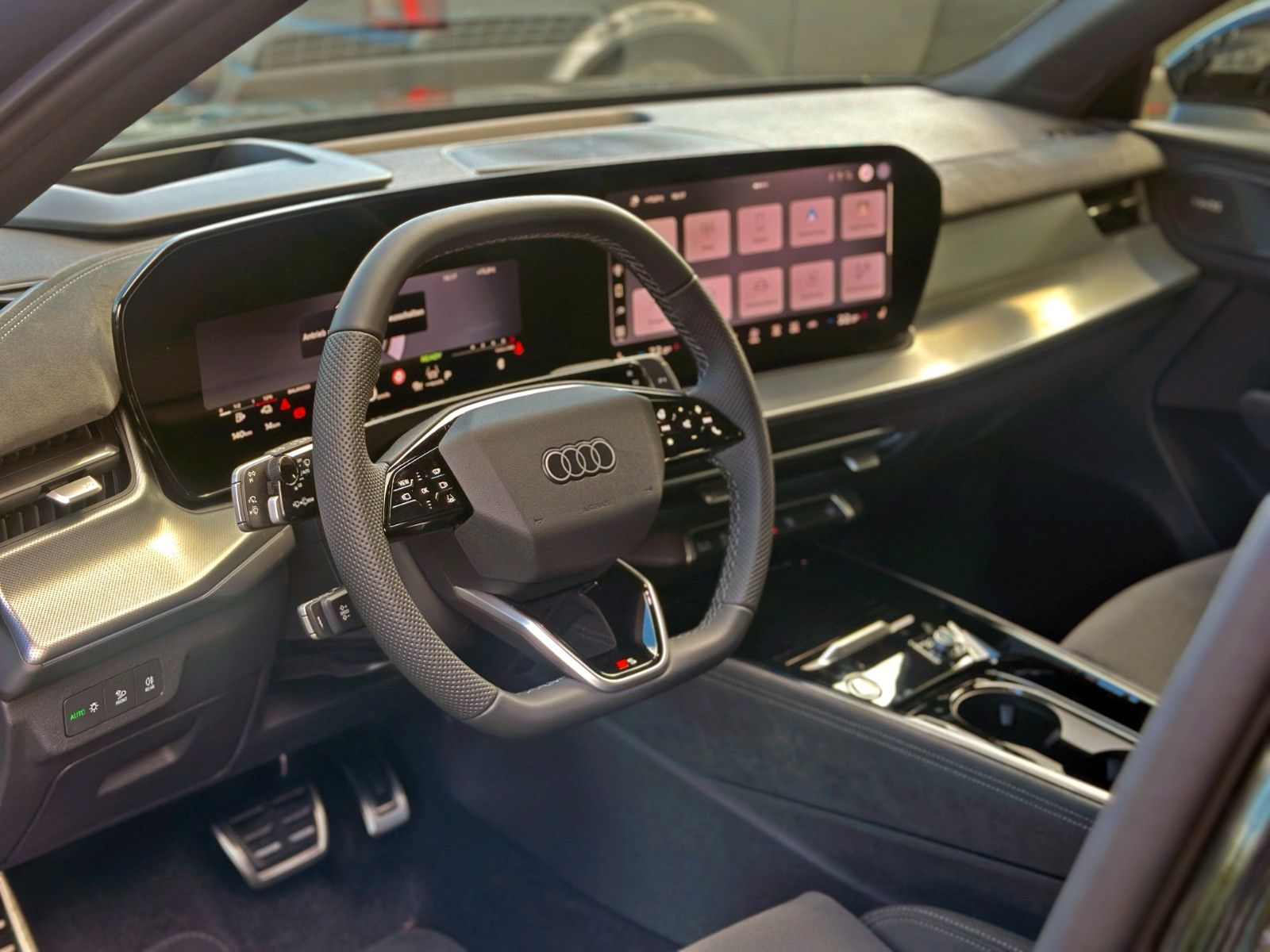 Audi Q3 SUV e-hybrid AHK S-LINE PANO TECH PRO MATRIX