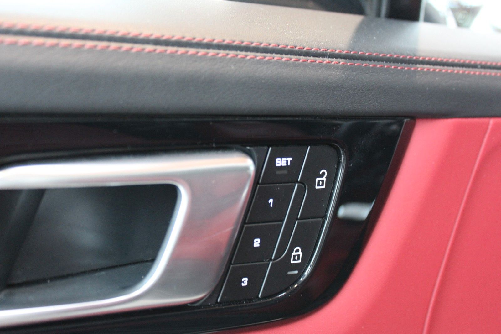 Porsche Cayenne Turbo Sport Design Kreide Approved 201T€