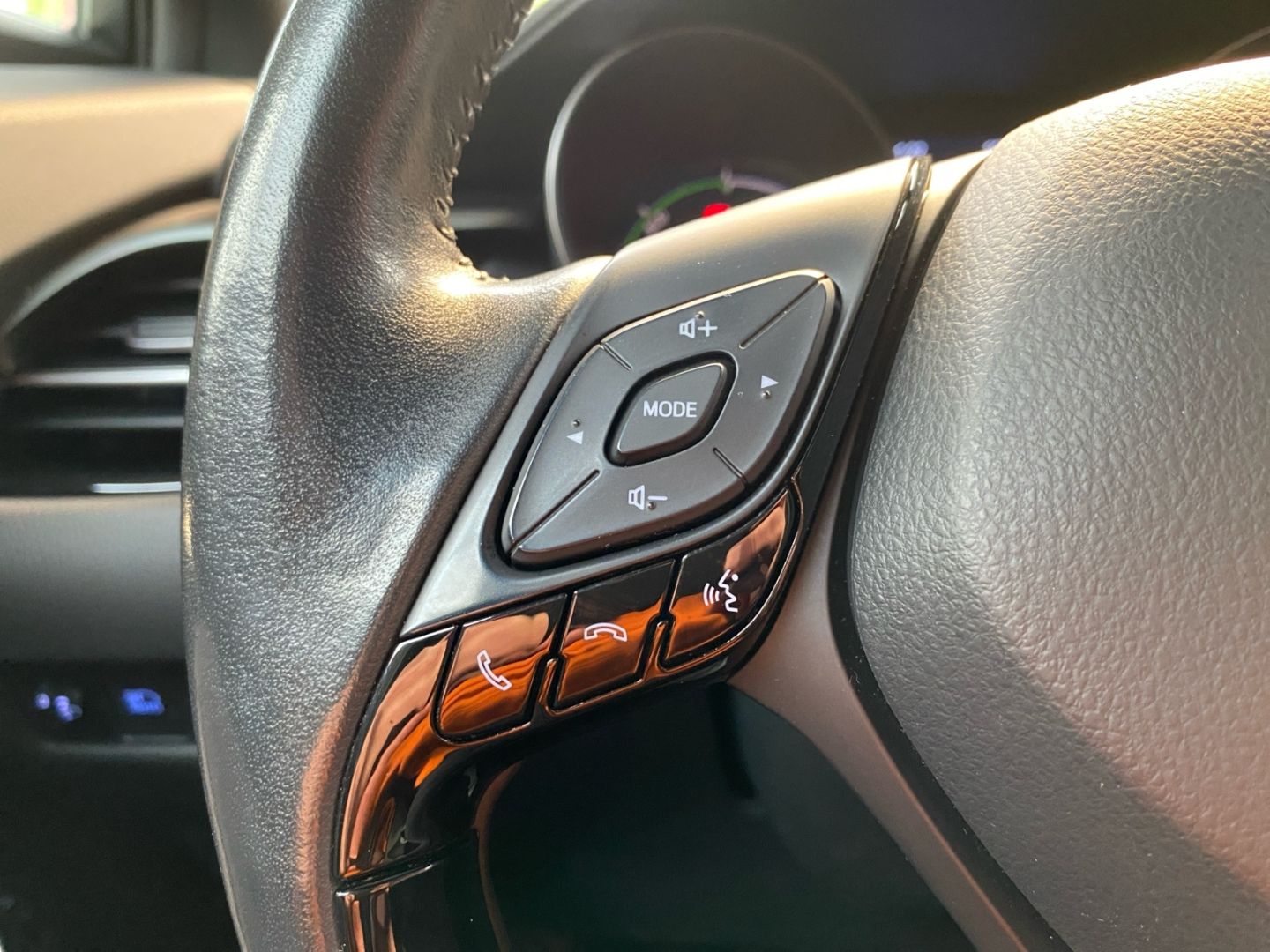 Toyota C-HR 1.8 Hybrid Team - Samsaru's Car Outlet