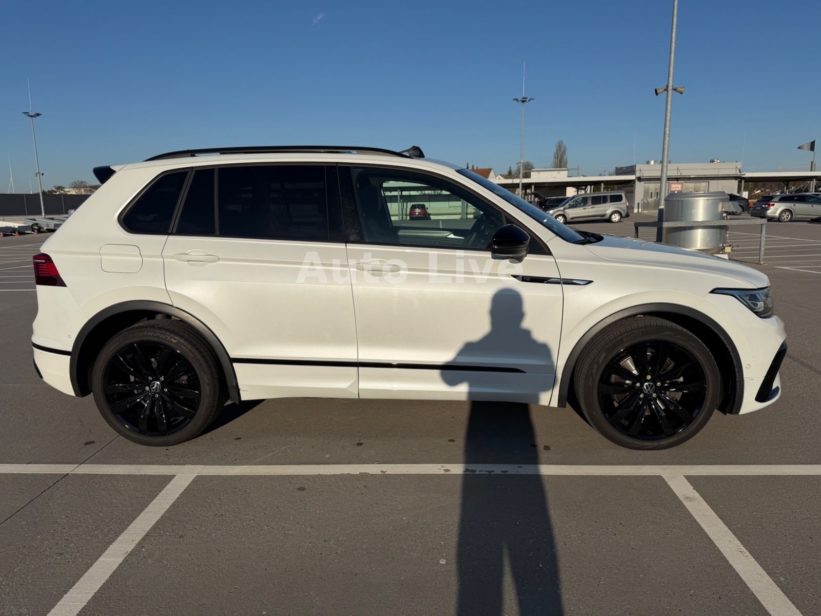 Volkswagen Tiguan 2.0 TDI*4M*DSG*R LINE*PANO*IQ-LED*AHK*VOL