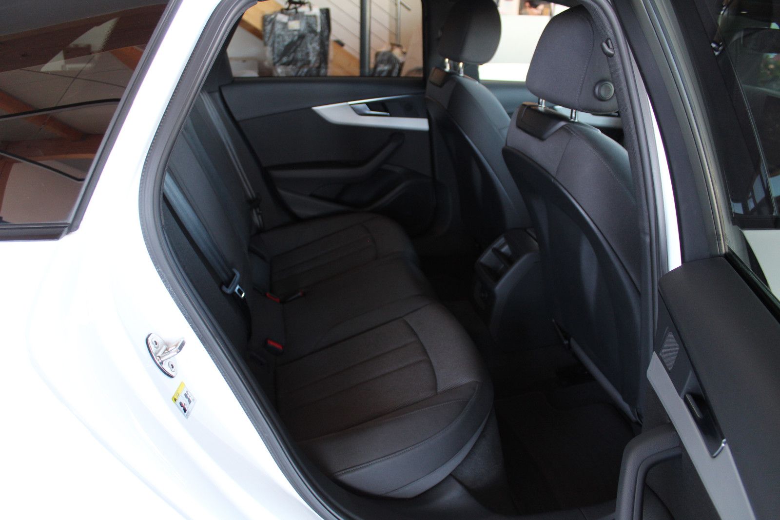 Audi A4 Avant 40 TDI S tronic S line sport - Samsaru's Car Outlet