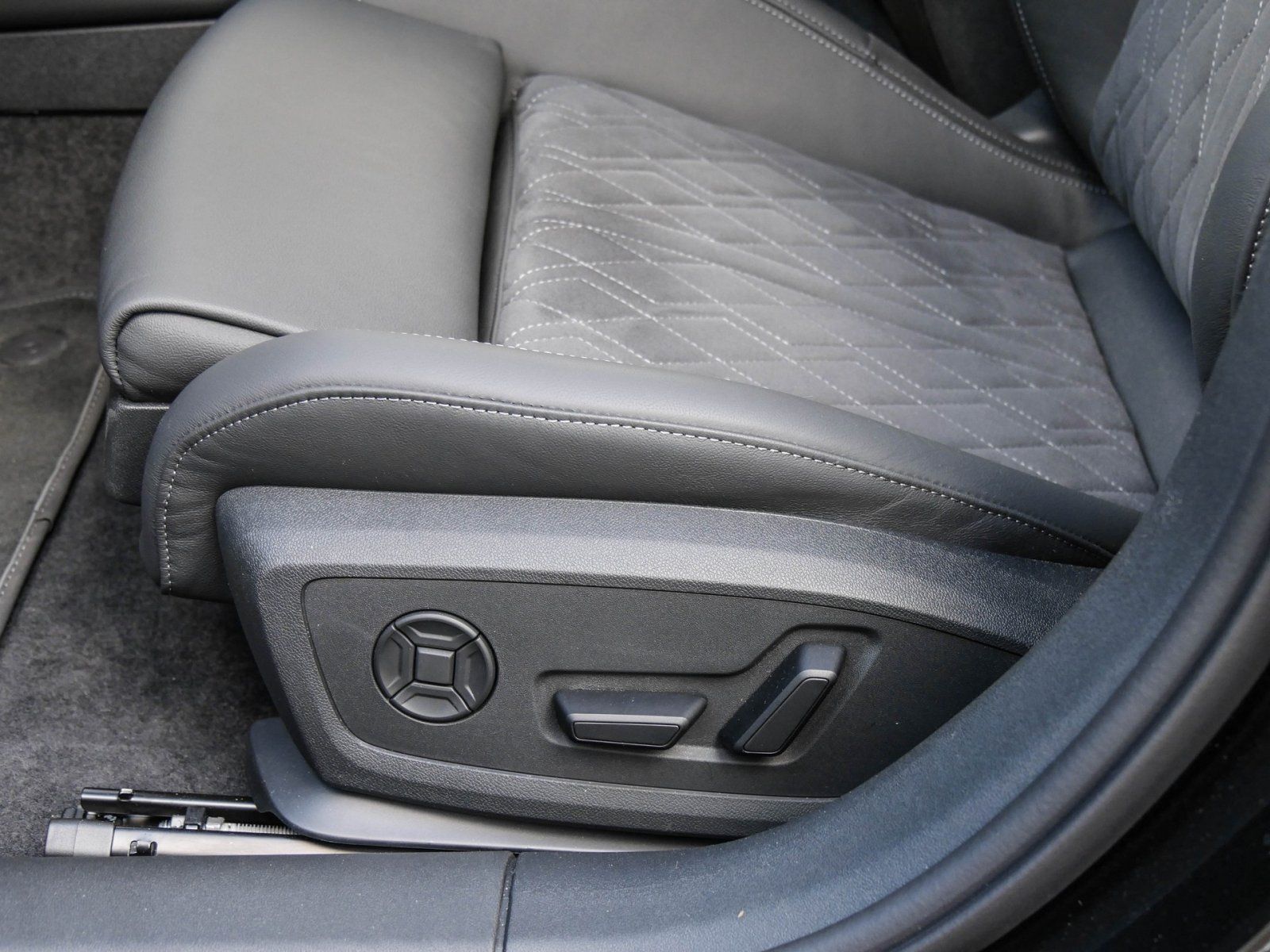 Audi A5 Limousine e-hybrid quattro S-Line AHK Tch plu
