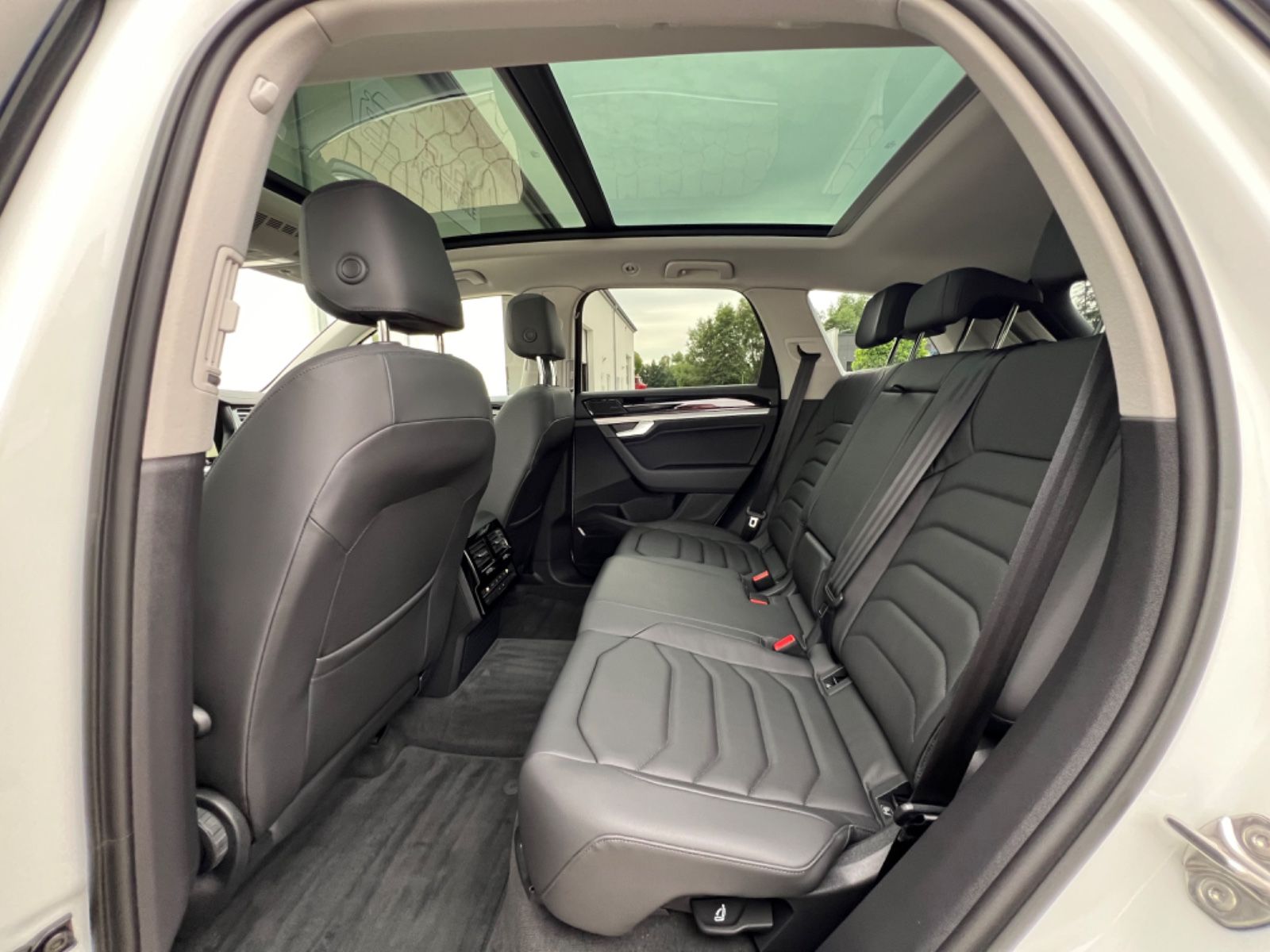 Volkswagen Touareg 4M eHybrid - Samsaru's Car Outlet