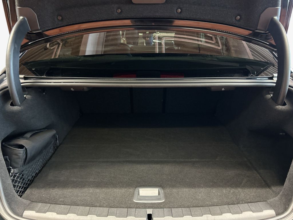 BMW 330e M Sport - Samsaru's Car Outlet