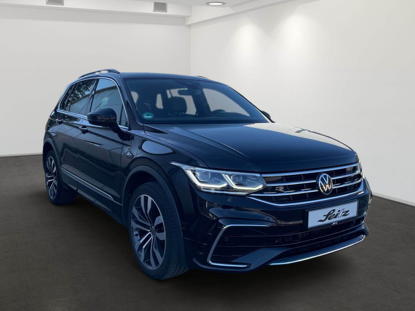 Volkswagen Tiguan 1.4 TSI eHybrid R-Line - Samsaru's Car Outlet