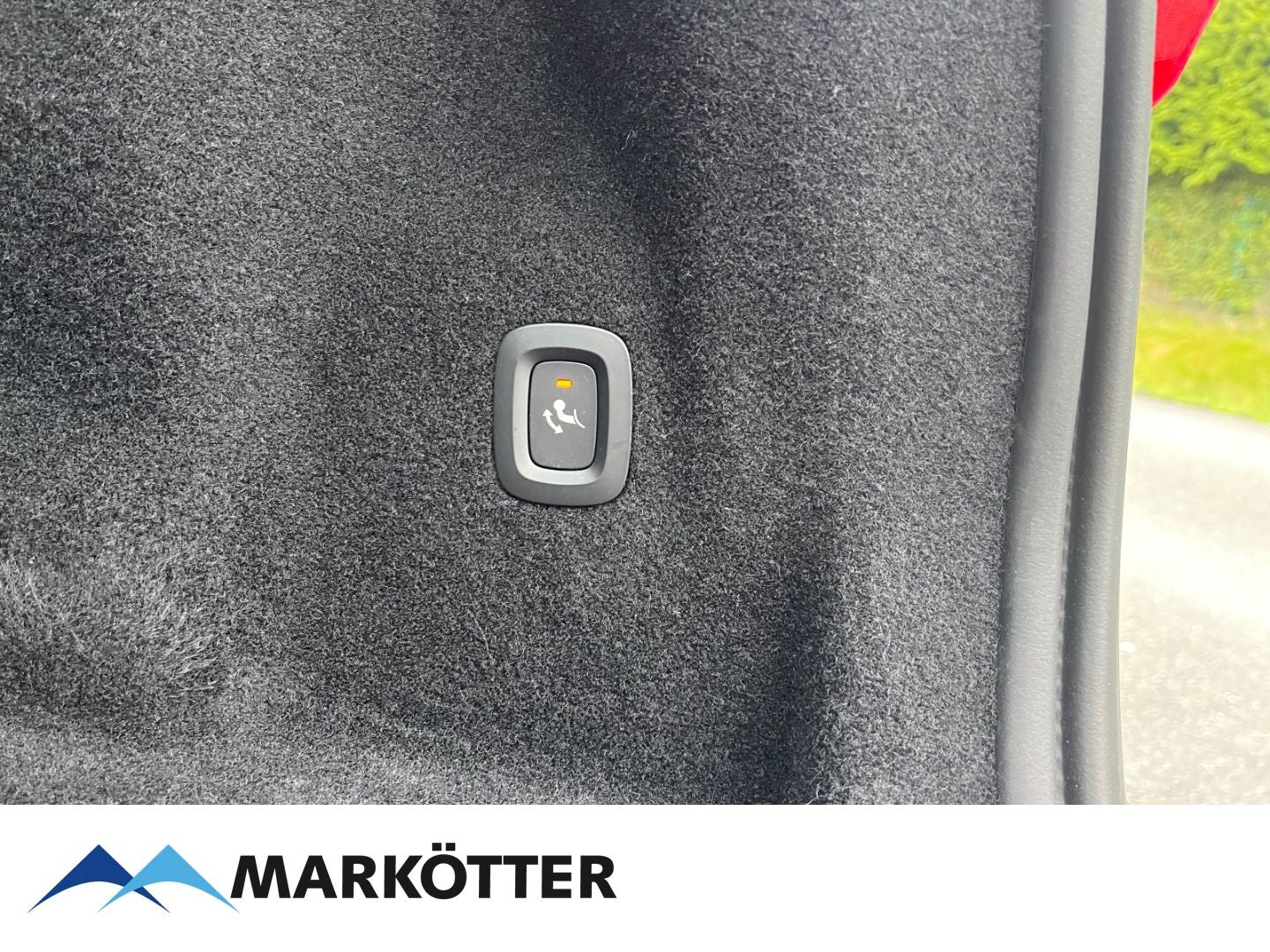 Volvo XC60 T6 AWD Recharge R Design - Samsaru's Car Outlet