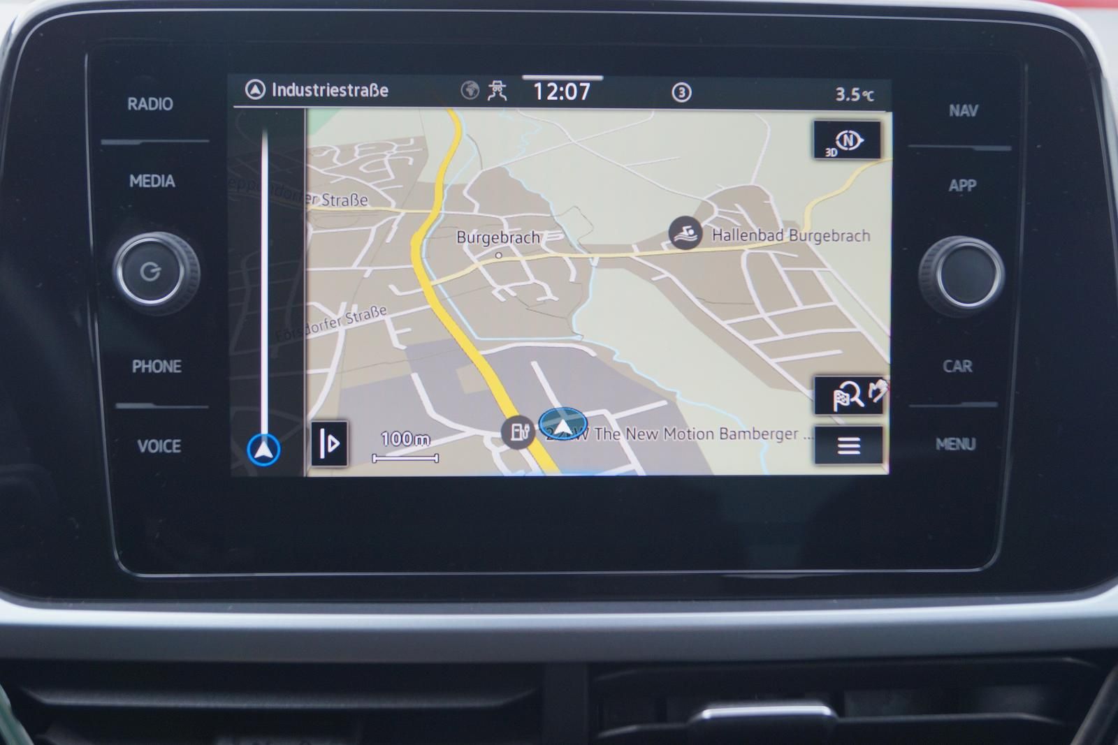 Volkswagen T-Roc Life 1.5 TSI DSG - Samsaru's Car Outlet