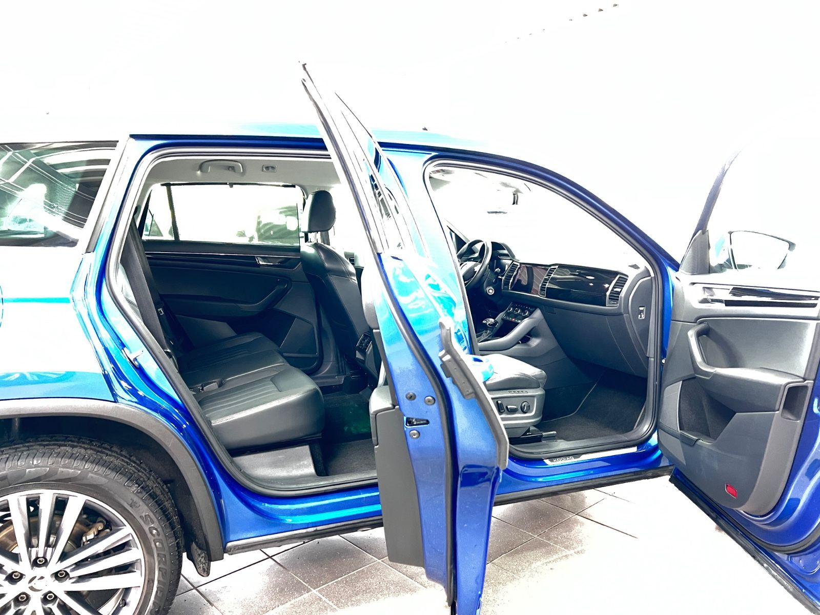 Skoda Kodiaq 200 PS L&K 4x4 AHK+360°+VC+Tablet+ASSIST