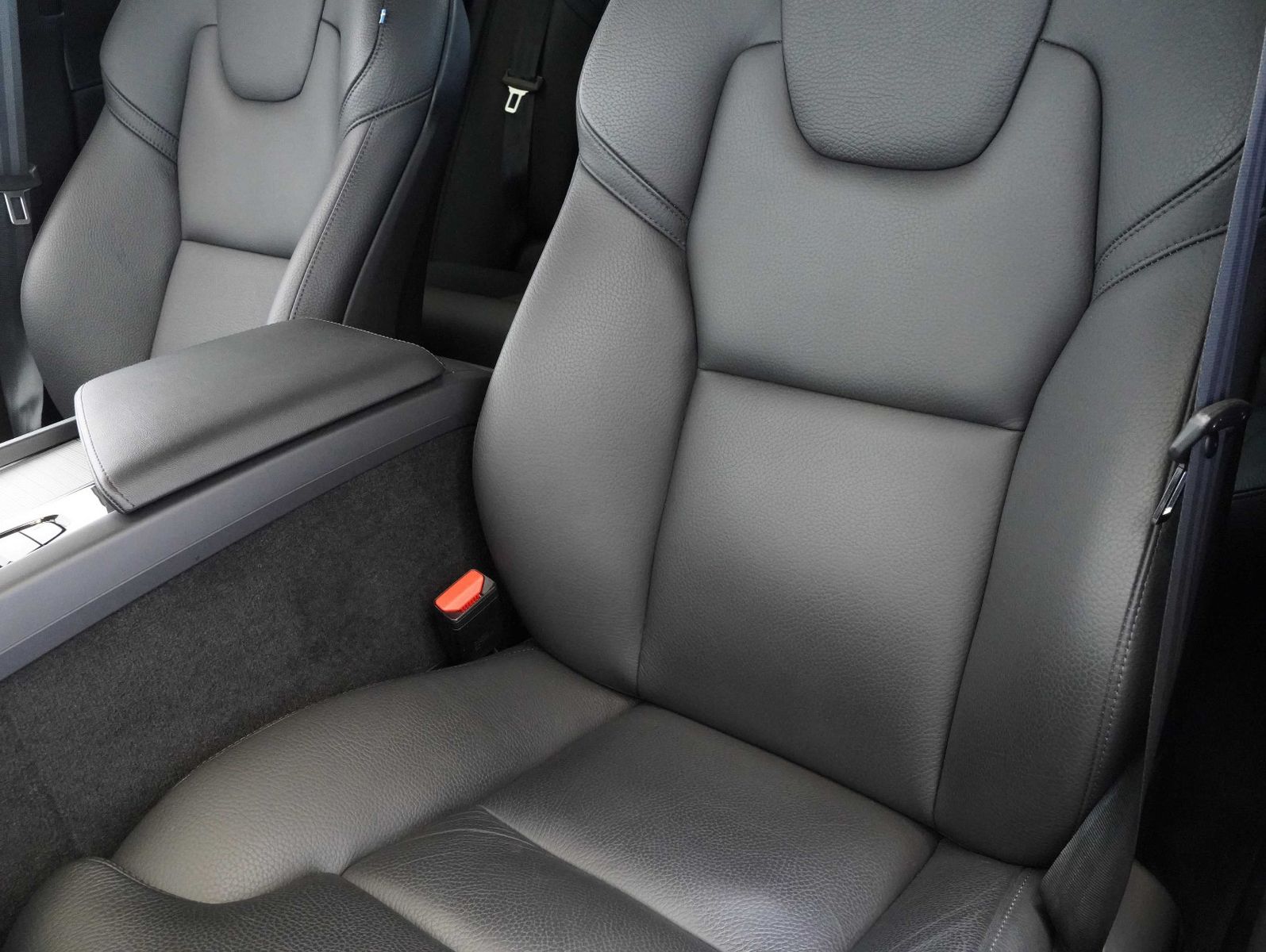 Volvo XC60 B4 B Plus Dark LED/NAVI/ACC/BLIS