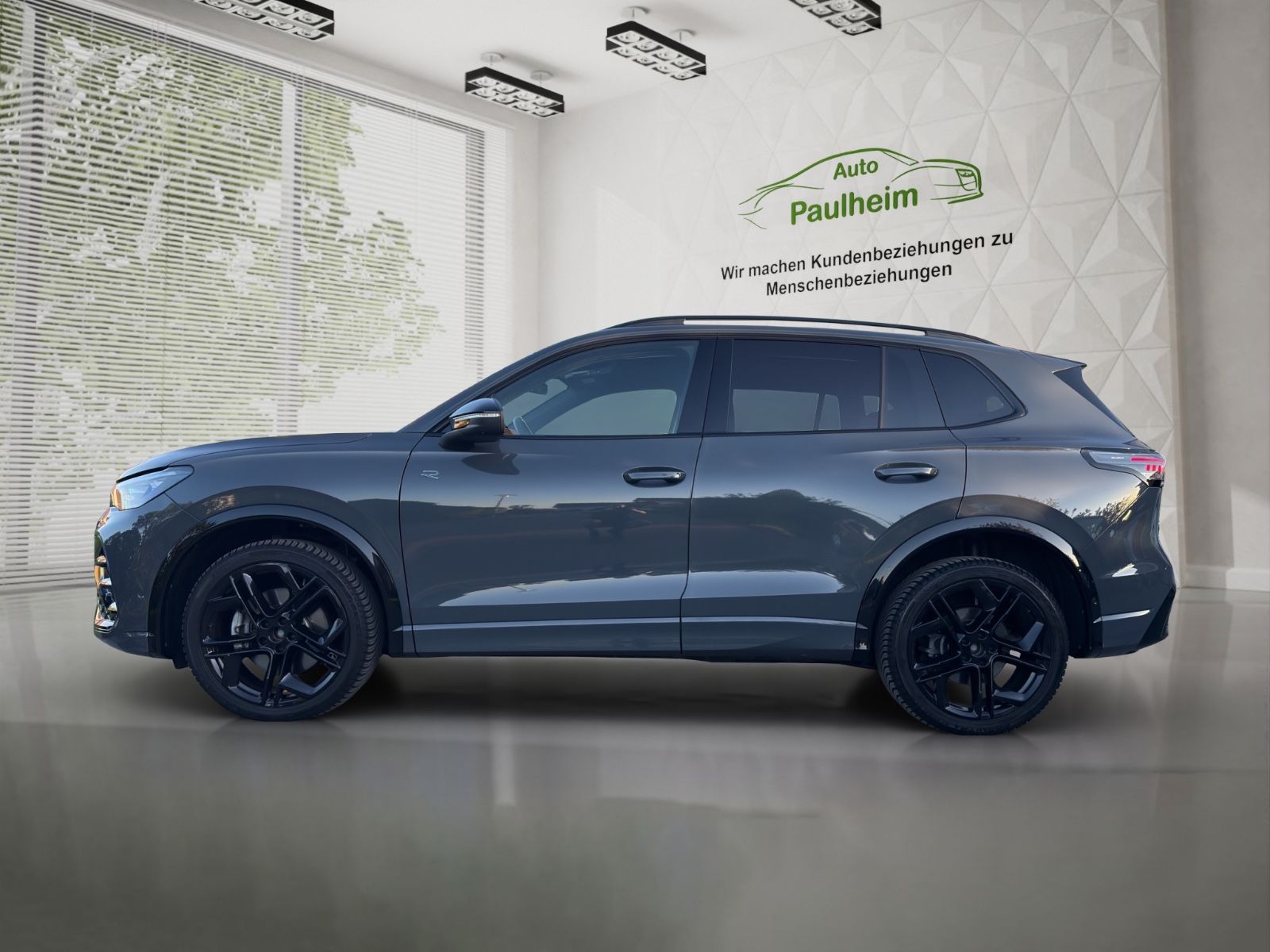 Volkswagen Tiguan 2.0 TSI DSG 4M R-Line»PANO»AHK»HuD»HK»20"