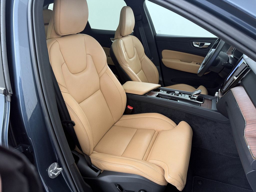 Volvo XC60 T6 Plus Dark Recharge Plug-In Hybrid AWD