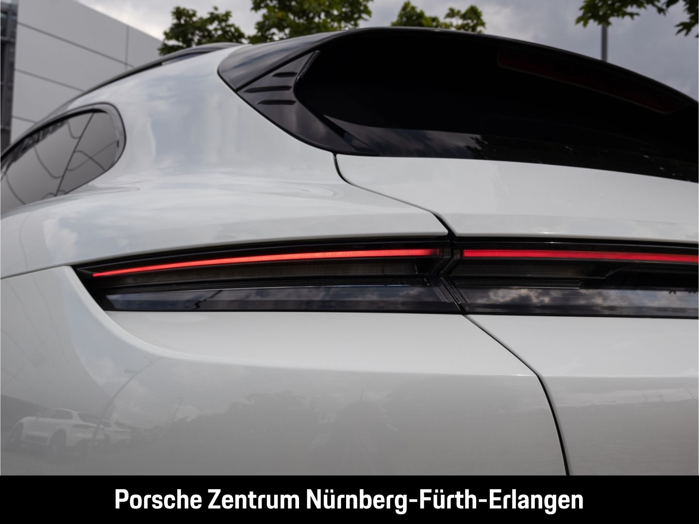 Porsche Taycan Turbo Cross Turismo Burmester HUD InnoDri