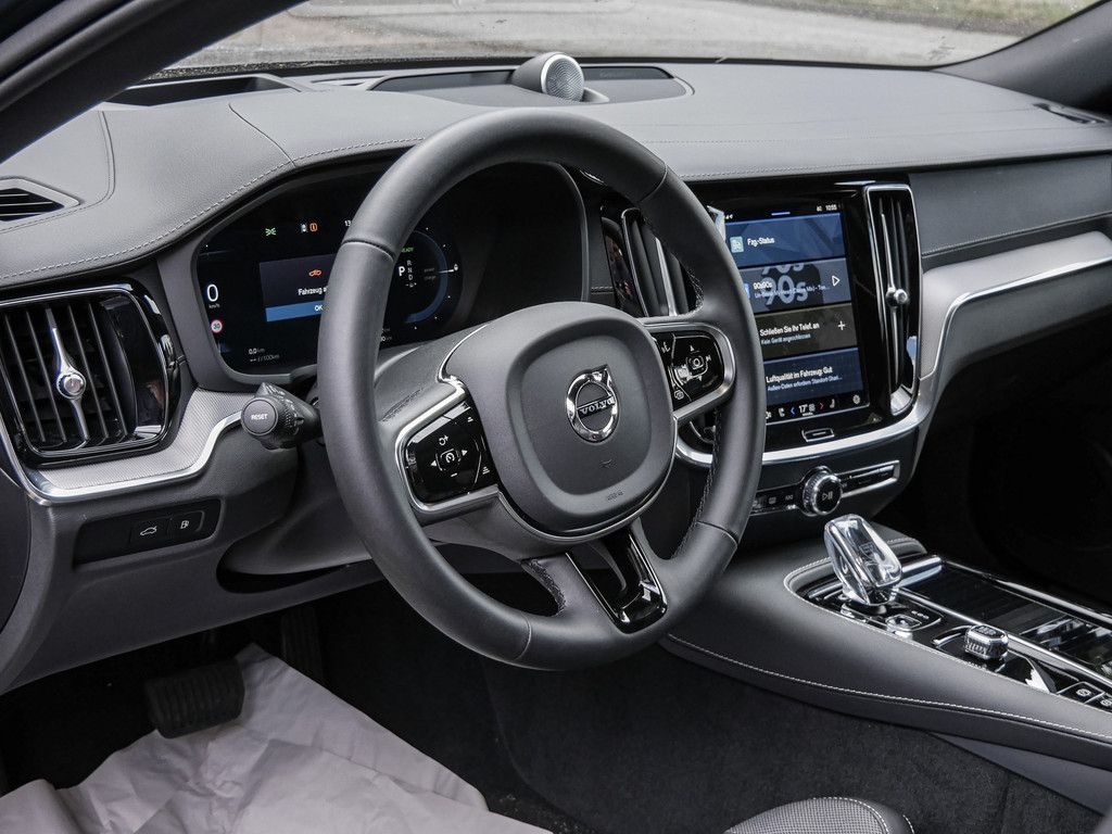 Volvo S60 T8 Ultimate Dark Recharge Plug-In Hybrid AWD