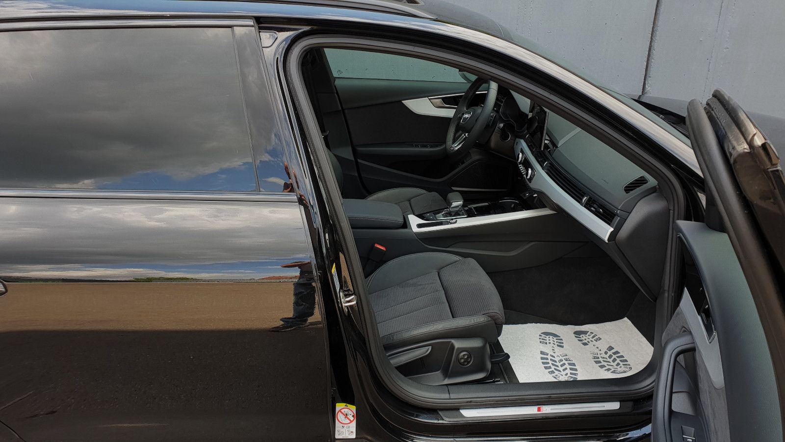 Audi A4 Avant 40 TFSI S tronic S Line - Samsaru's Car Outlet