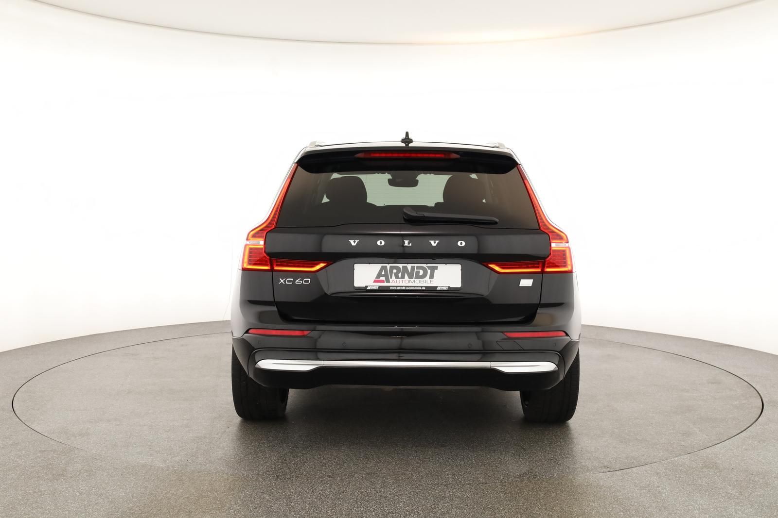 Volvo XC60 Recharge T6 AWD Core Pano Kam STHZ 20" AHK