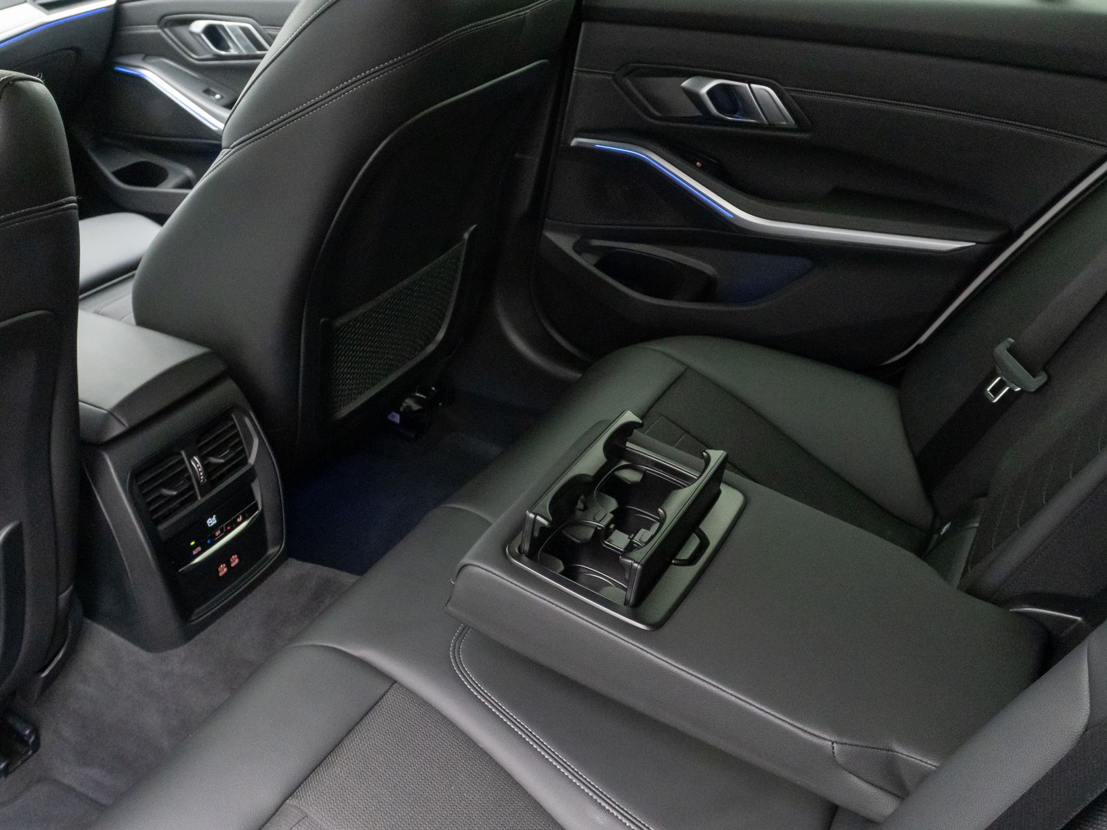 BMW 330i Sport Line - Samsaru's Car Outlet