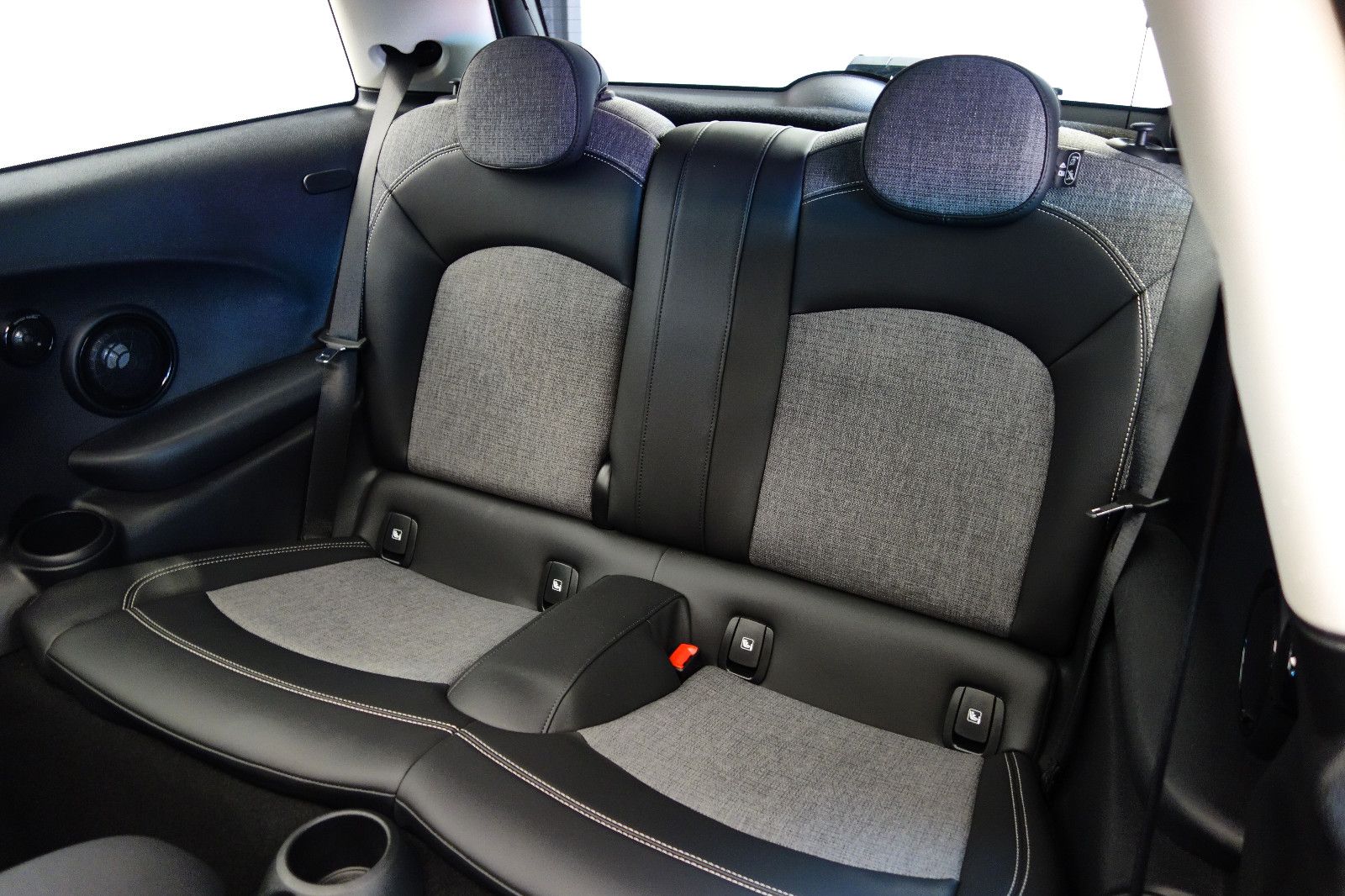 MINI Cooper SE Classic - Samsaru's Car Outlet