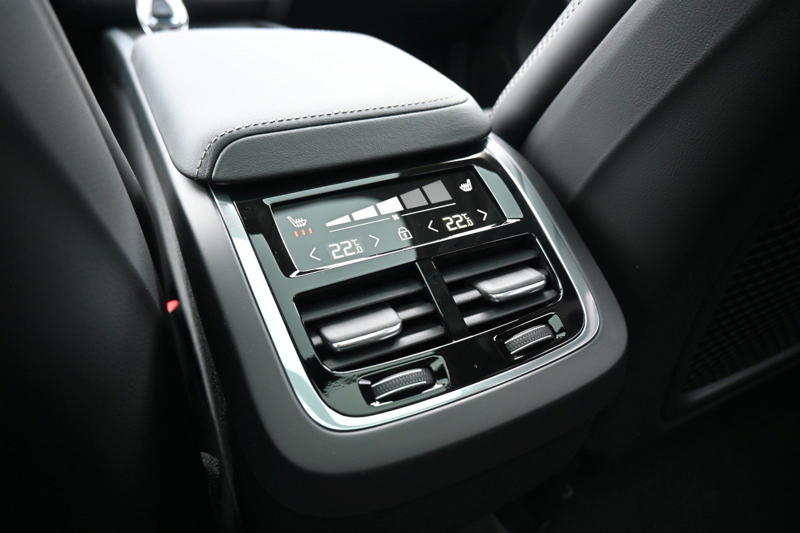 Volvo XC60 T8 RC AWD Ultra Dark*LUFT*360*ACC*AHK