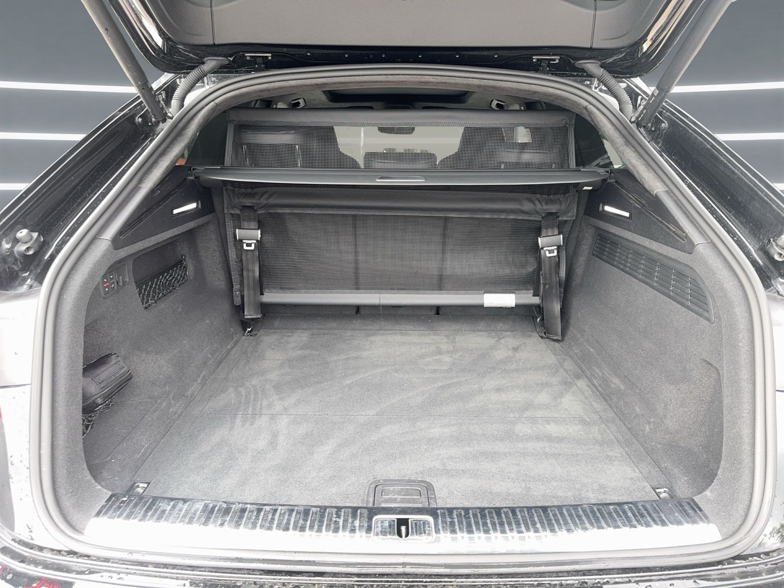 Audi RSQ8 MATRIX Keramik PANO AHK STHZG 360° ACC PDC+