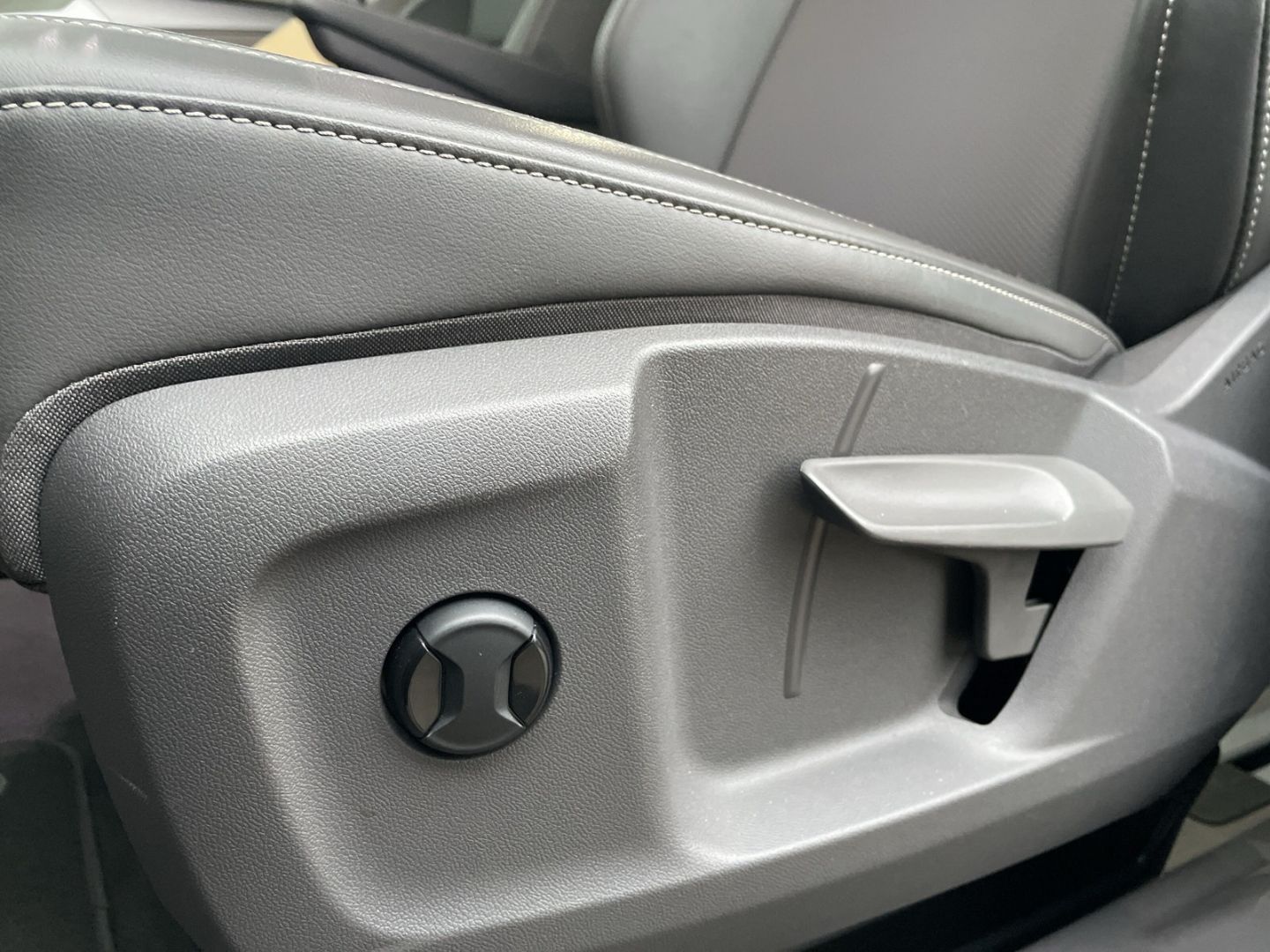 Volkswagen T7 Multivan 2.0 TDI DSG - Samsaru's Car Outlet
